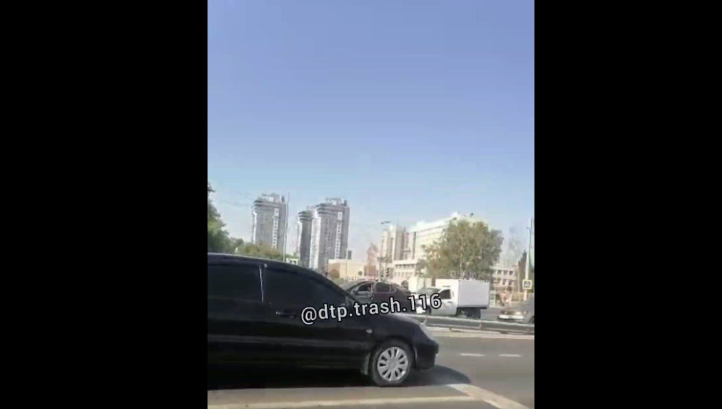 Все машины направлялись в сторону центра.