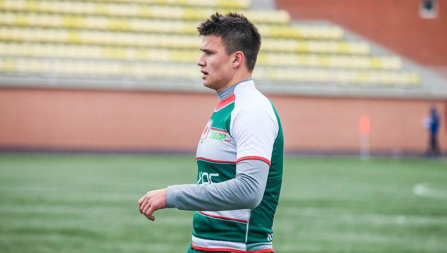 Арсений Петрушинин вывел национальную команду до 20 лет на матч с Нидерландами с капитанской повязкой.