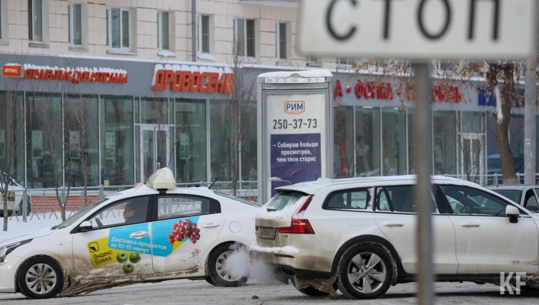 Несанкционированные рекламные объявления сняты с 64 дорожных знака.