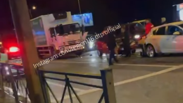 Водитель легковушки попал в больницу.