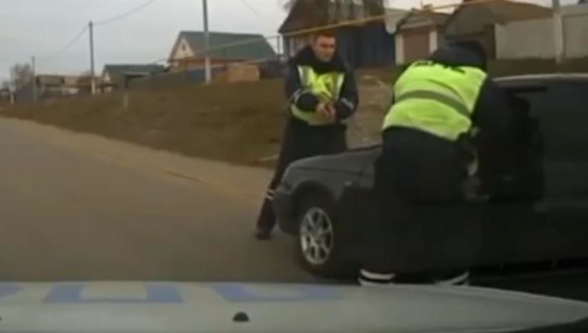 Правоохранители требовали от водителя остановиться