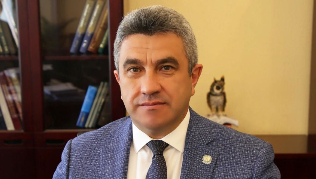 В этом году 11 классов заканчивают более 15 тысяч учащихся.