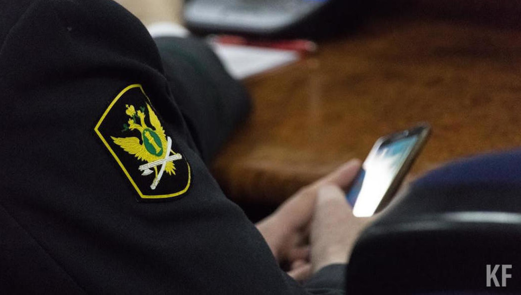 Девочка курила прямо в классе