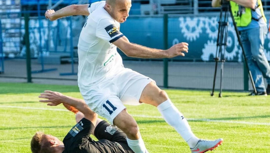 Челнинцы пропустили голы на 88-й и 95-й минутах.