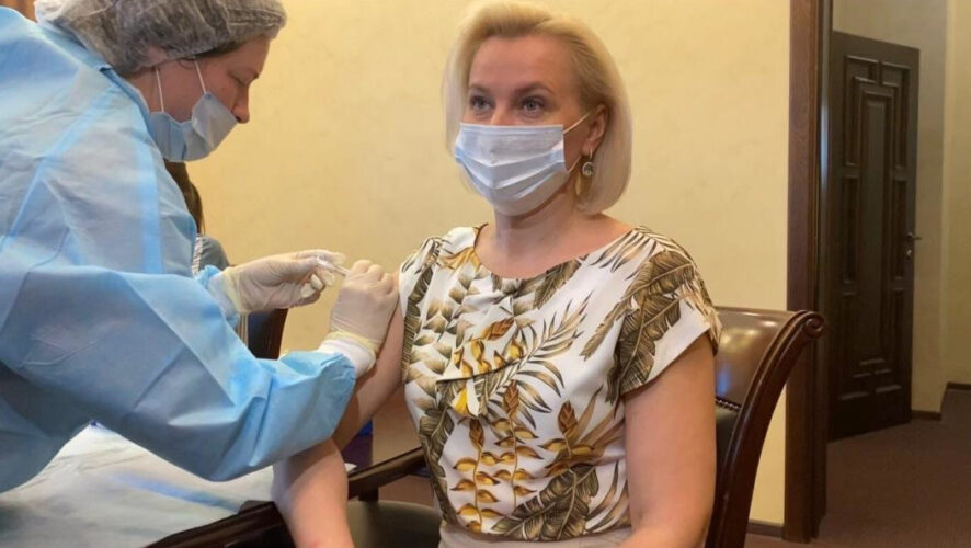 Глава&nbsp;Роспотребнадзора прошла еще одну вакцинацию в здании &laquo;Татмедиа&raquo;.