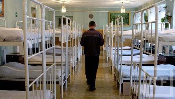Более 400 заключенных исправительной колонии №46 строгого режима в Невьянске Свердловской области отказались от приема пищи после смерти одного из заключенных в субботу