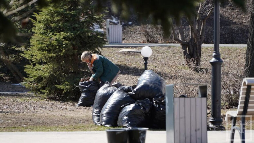 Жители собирали мусор
