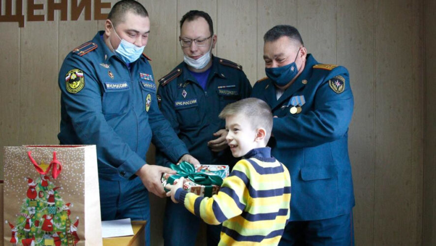 Были подарены сладости