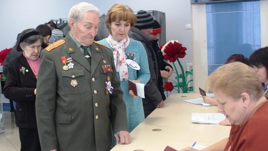На выборах президента России в Лаишево пришел Герой Советского Союза