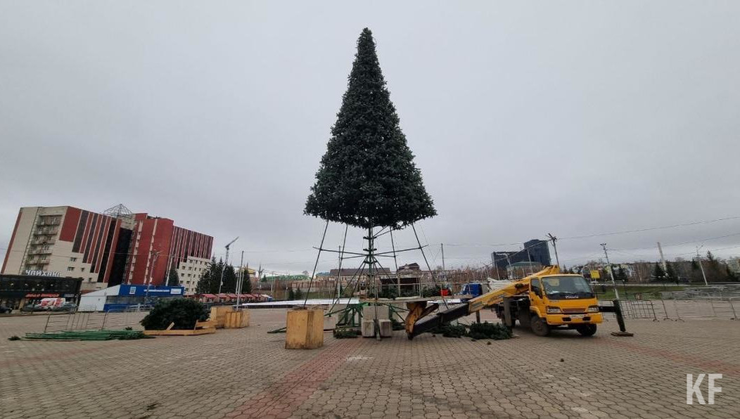 Также заканчивают работы по обустройству катка.