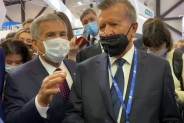 Президент пообщался с главой Совета директоров «Газпрома» Виктором Зубковым на выставке X Петербургского Международного газового форума.