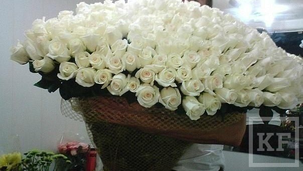 26-летний житель Набережных Челнов набрал подарков своей девушке в цветочном магазине на 3900 рублей и расплатился чужой банковской картой