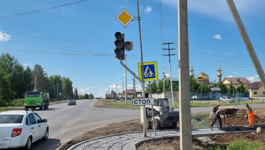 Необычную конструкцию снял на видео очевидец.