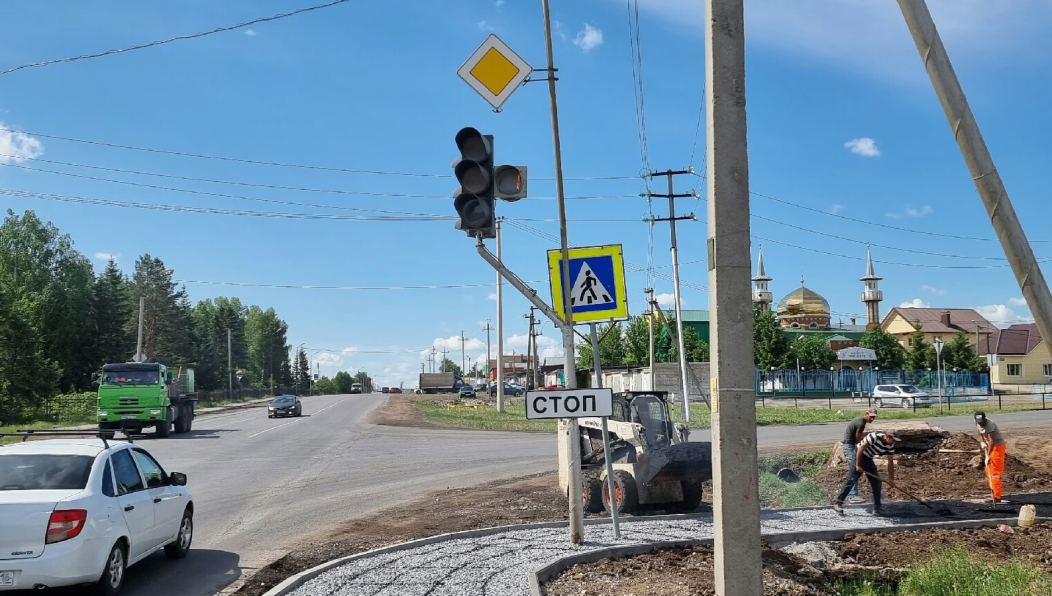 Необычную конструкцию снял на видео очевидец.