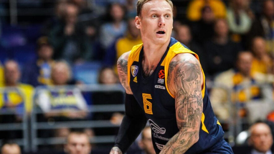 Клуб заключил с латышским форвардом соглашение на один месяц с опцией продления до конца сезона.