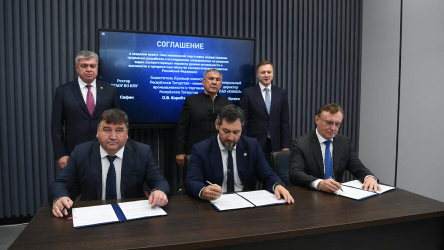 Рабочая поездка Рустама Минниханова в Набережные Челны началась с посещения опытного полигона &laquo;КАМАЗа&raquo;.