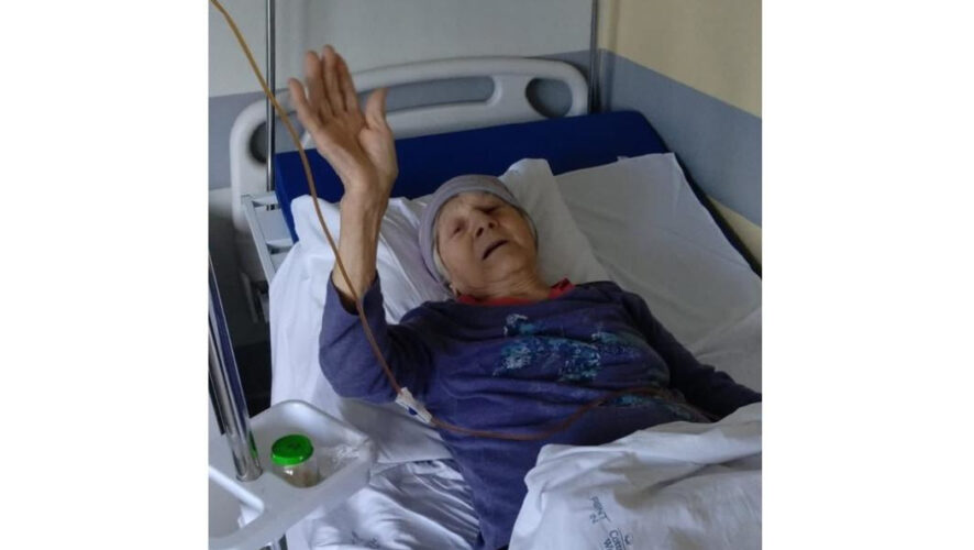 Из-за болезни пенсионерка не могла ходить.