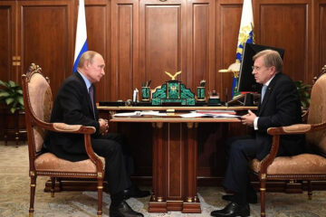 Президент России встретился с главой «Аэрофлота» Виталием Савельевым.