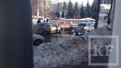 Девушка-водитель в Лениногорске забыла поставить машину на ручник