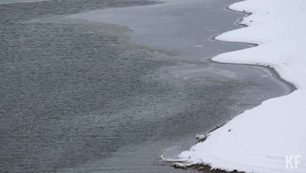 Серьезная паводковая ситуация складывается в Приволжском и Кировском районах города.