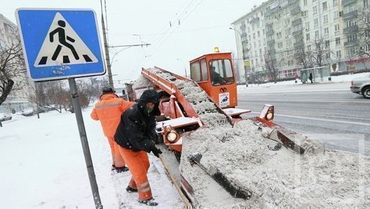 За минувшие сутки с улиц Казани было вывезено почти 12 000 т снега и смета