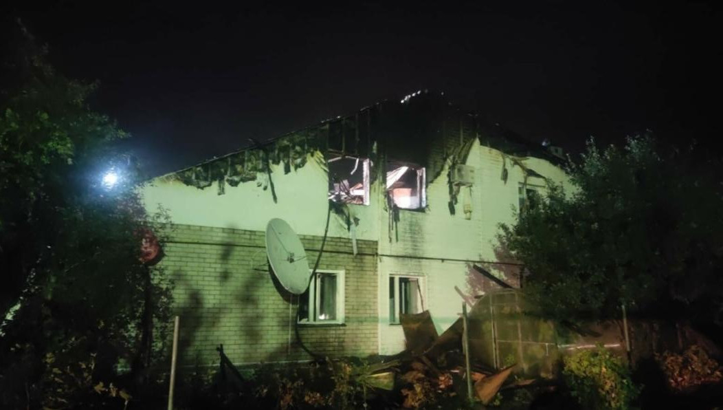 Возгорание произошло на мансардном этаже.