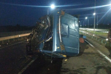 В аварию попали «КАМАЗ» и два большегруза Mercedes.