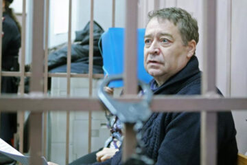 Ему также назначен штраф в 235 миллионов рублей и лишение права занимать должности в органах госвласти сроком на три года.