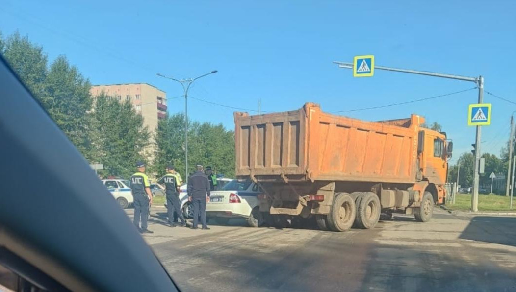 В аварии никто не пострадал.