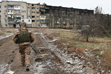 Двумя днями ранее армия Украины признали потерю города.