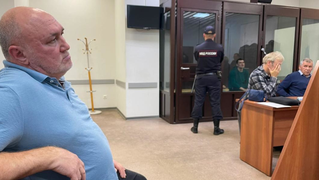 Суд допросил пострадавшего по громкому делу об установке взрывного устройства на машину.