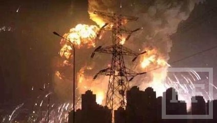 Мощный взрыв прогремел сегодня в северо-восточном портовом городе Тяньцзинь в Китае. В результате были выбиты стекла в некоторых жилых домах. На месте ЧП