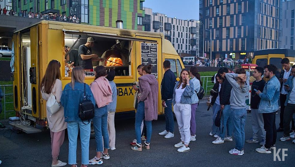 Высота нестационарного торгового объекта не должна превышать 4 метров.