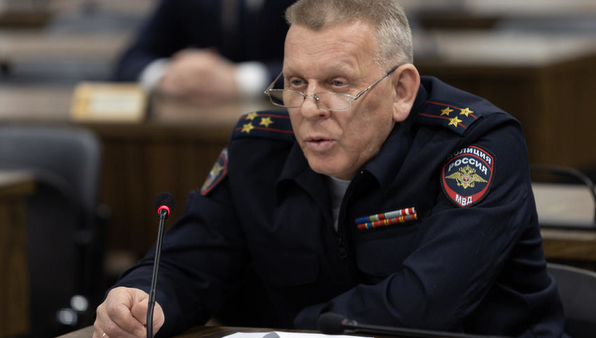 Он уже написал рапорт об уходе в отпуск с последующим увольнением.