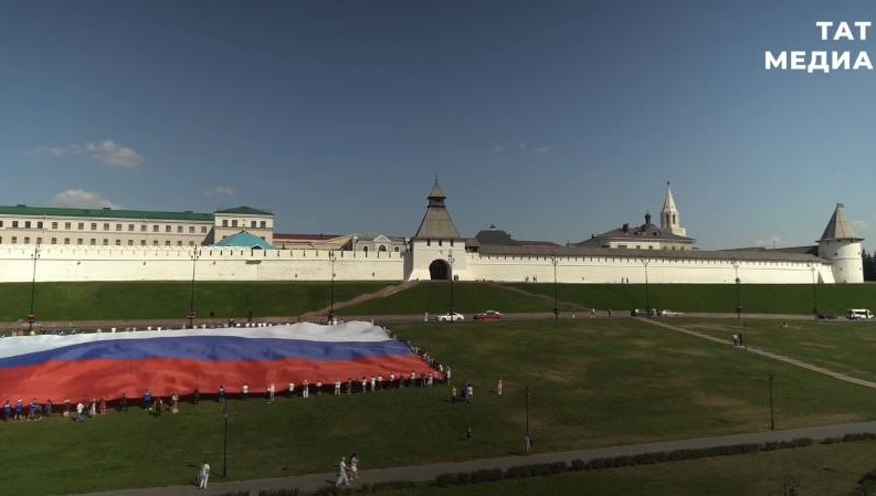 Акция состоялась в честь Дня флага России.
