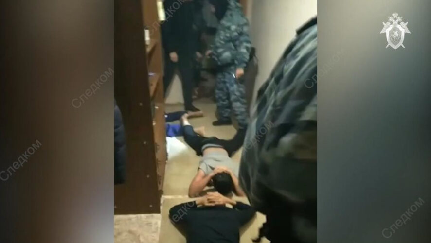 Одного из подозреваемых уже заключили под стражу.