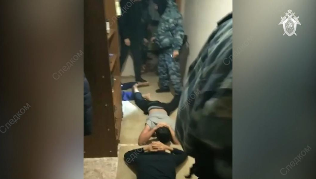 Одного из подозреваемых уже заключили под стражу.