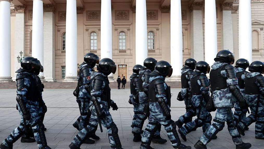 Это старший лейтенант Денис Соколов