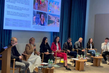 Пешеходный маршрут составляет 350 километров.