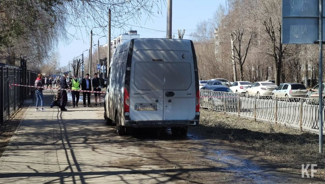 Водитель заехал на тротуар через пешеходный переход