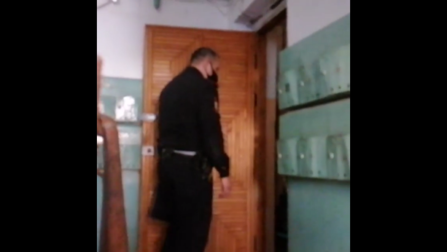 Он едва не покончил с собой и своим жилищем.