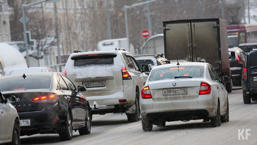 На участке возводят надземные пешеходные переходы в рамках строительства Вознесенского тракта.