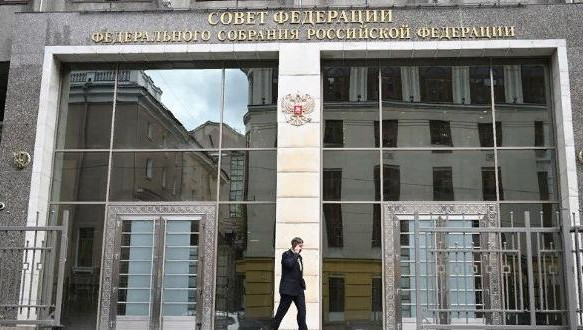 Закон касается расширения круга должностей государственной гражданской службы.