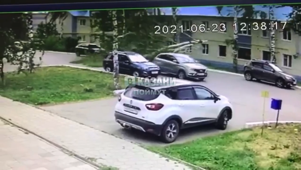 Мужчина успел проехать за несколько секунд до того