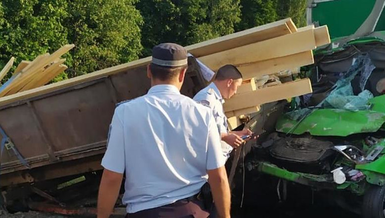 В Мамадышском районе доски прицепа пробили лобовое стекло автомобиля