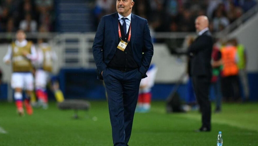 Главный тренер сборной России ответил на вопрос об отставке.