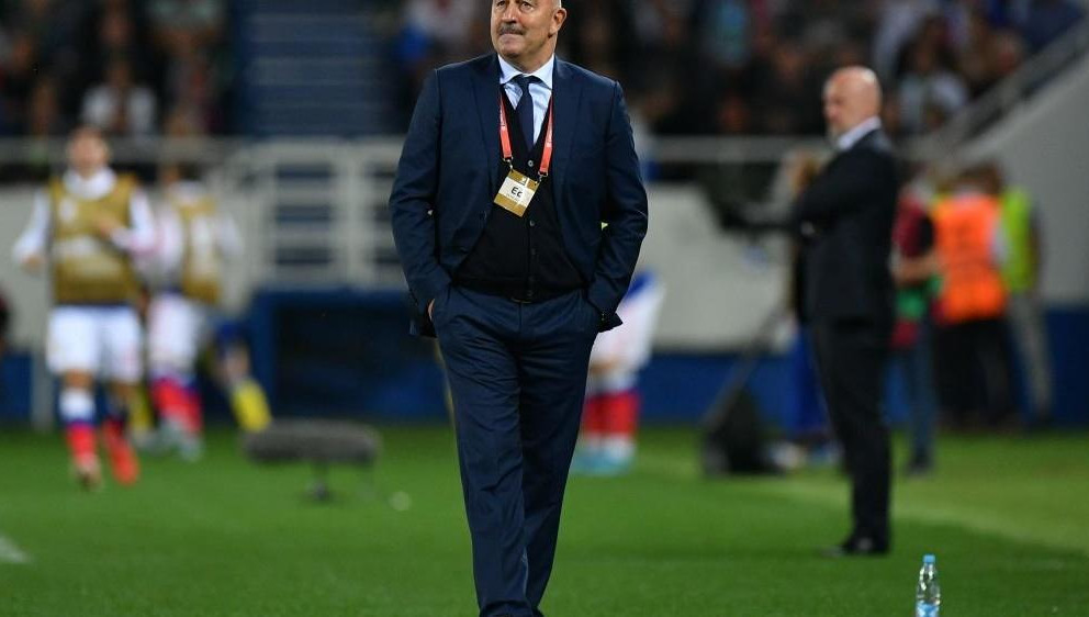 Главный тренер сборной России ответил на вопрос об отставке.