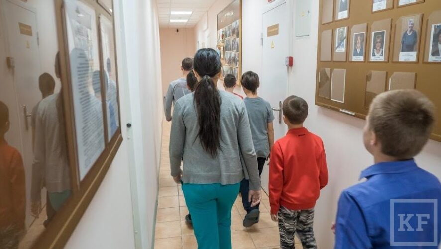 После смерти девочки в Татарстане процедуру опекунства хотят усложнить.
