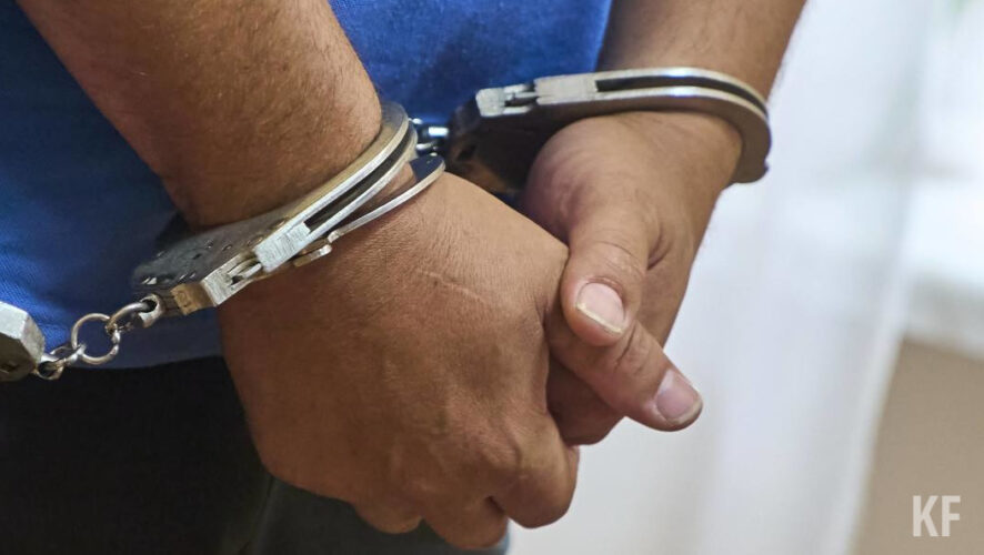 32-летнего мужчину задержали и доставили в полицию.