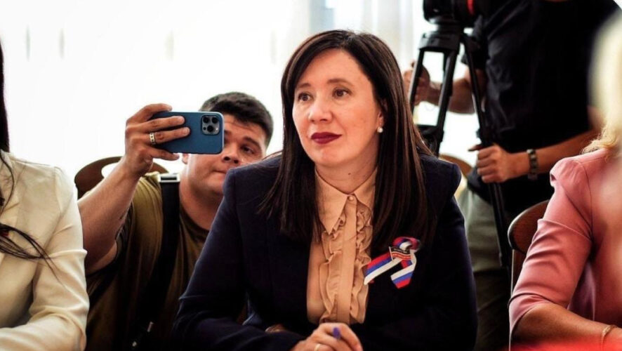 Учителям Лисичанска вручили наборы для работы от депутатов объединения &laquo;Мәрхәмәт-Милосердие&raquo;.